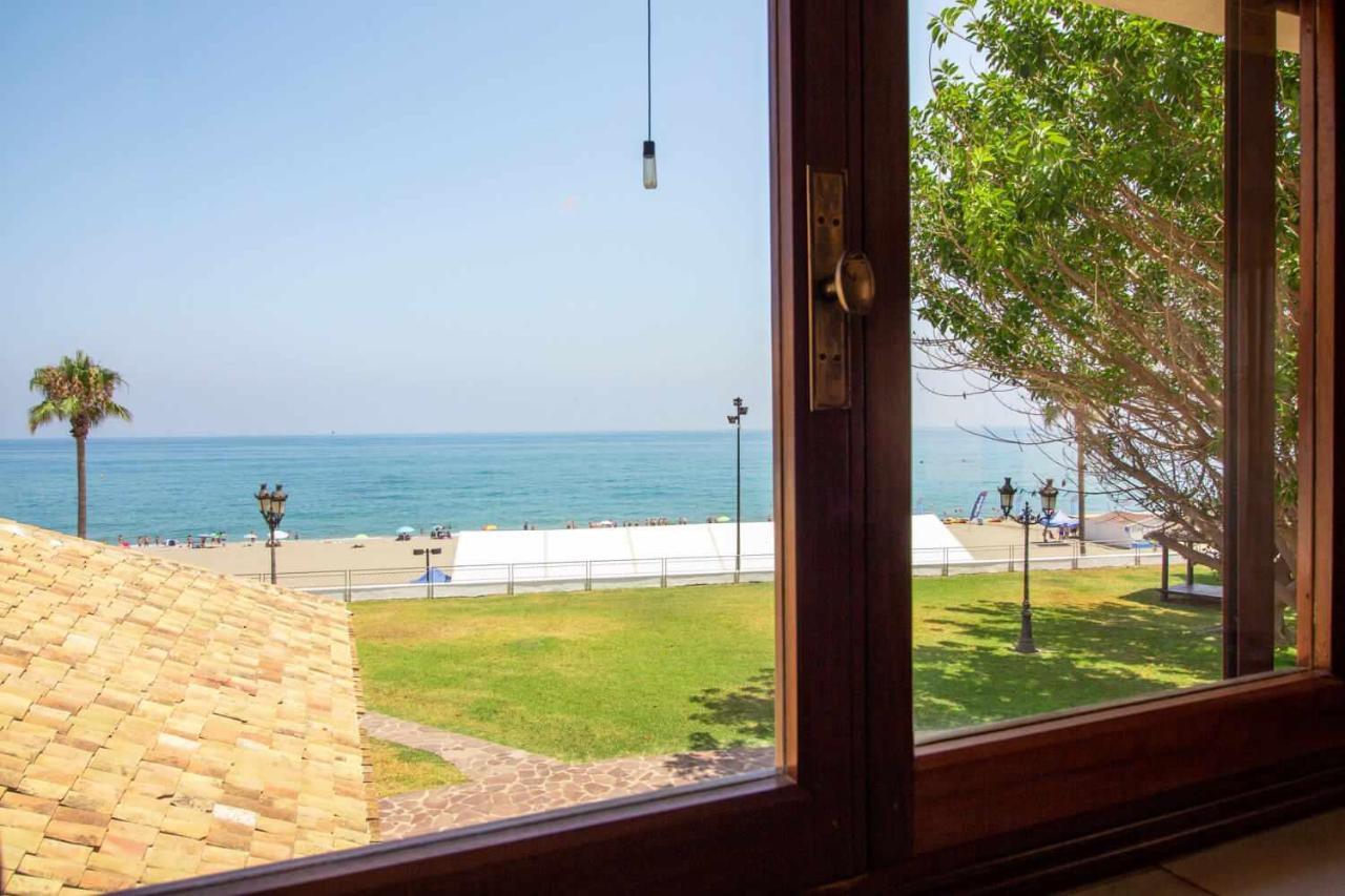 Castle Beach House Luxury Beachfront Villa Малага Экстерьер фото