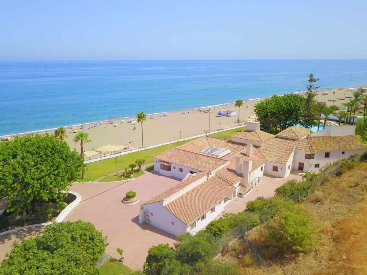 Castle Beach House Luxury Beachfront Villa Малага Экстерьер фото